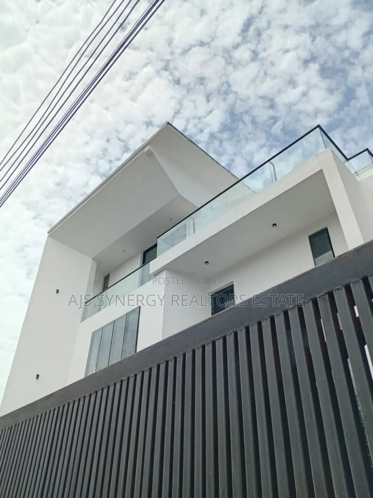 5bdrm Duplex in Osapa london for sale in Osapa london