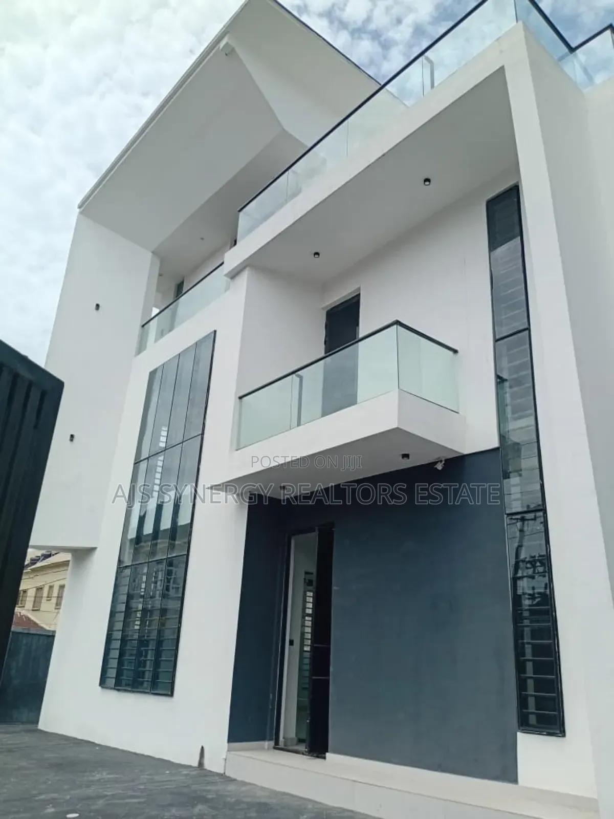 5bdrm Duplex in Osapa london for sale in Osapa london