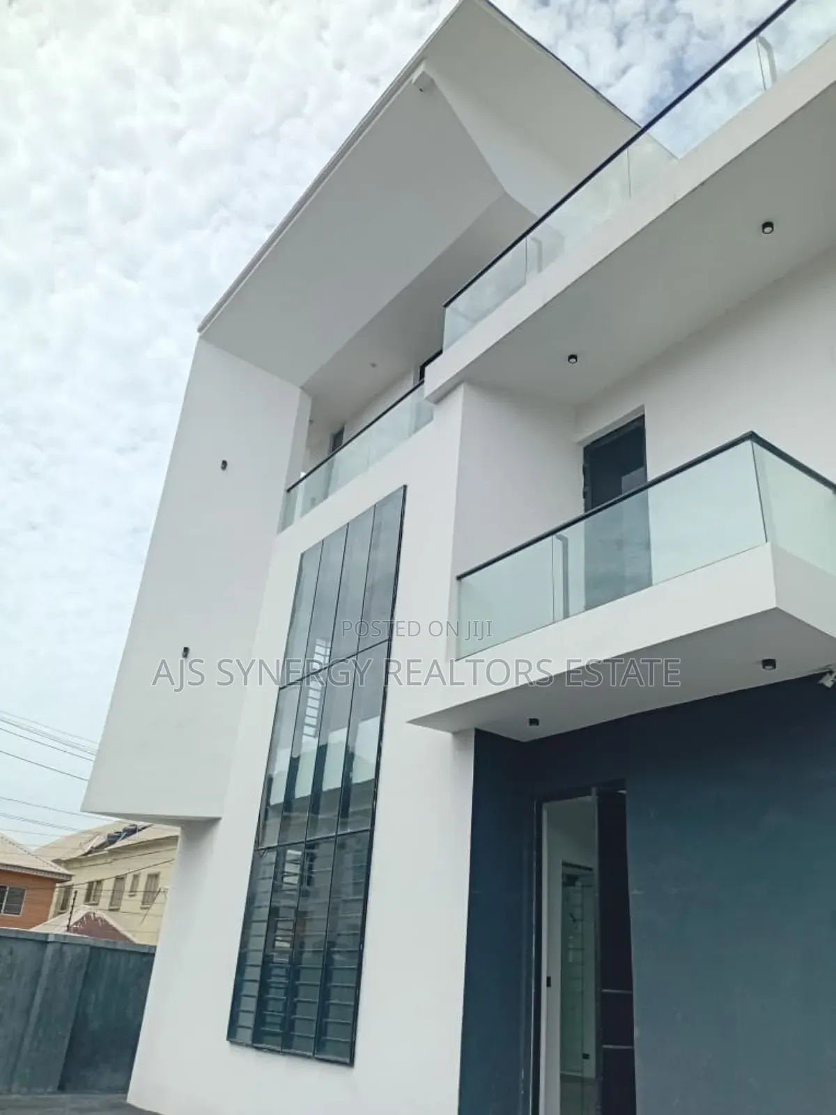 5bdrm Duplex in Osapa london for sale in Osapa london