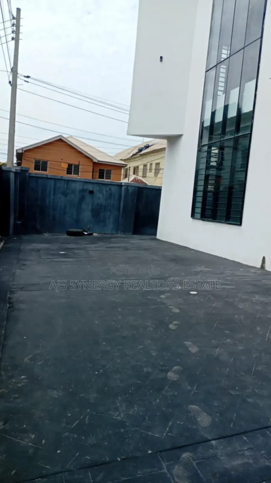 5bdrm Duplex in Osapa london for sale in Osapa london