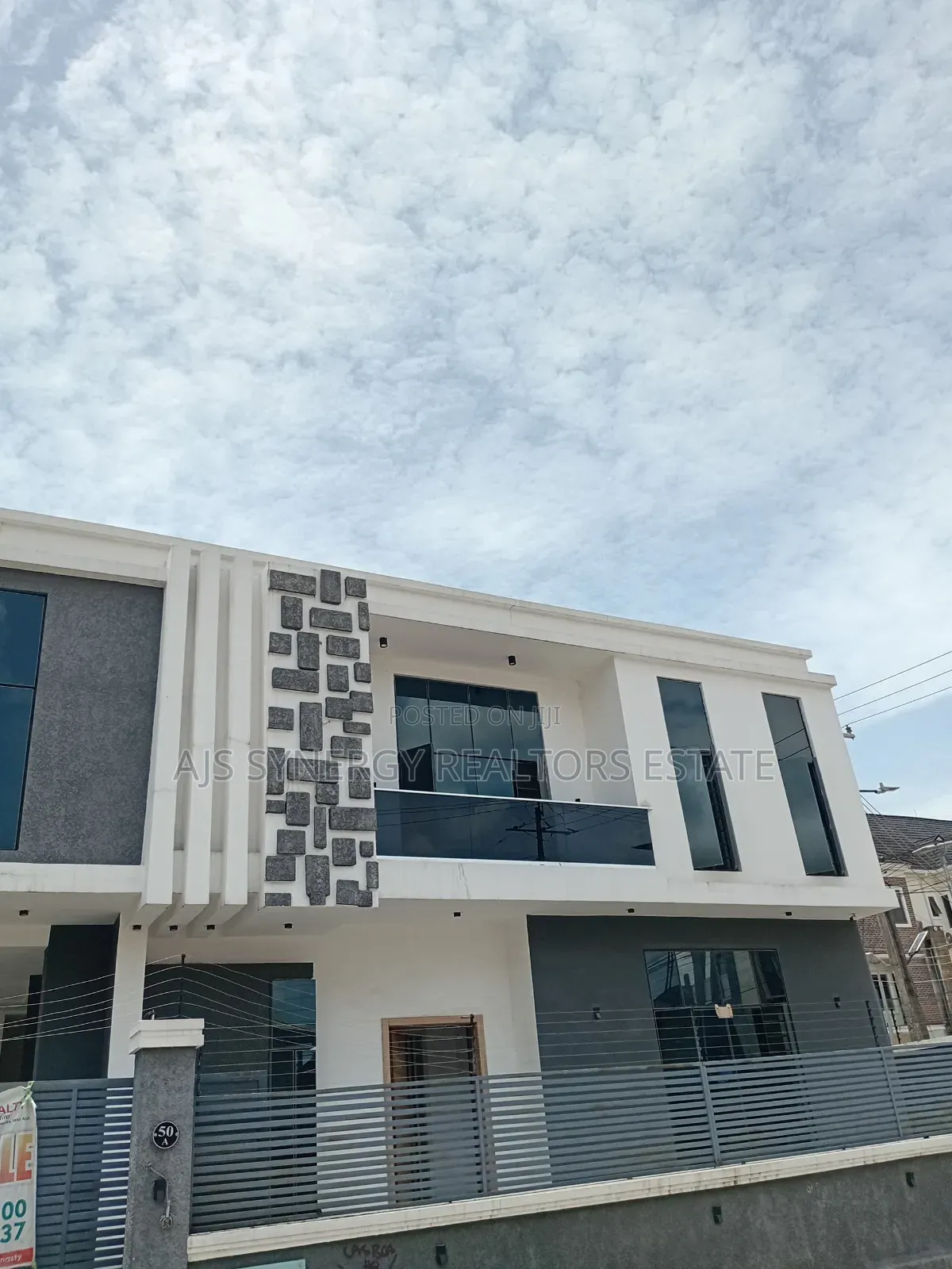 5bdrm Duplex in Osapa london for sale in Osapa london