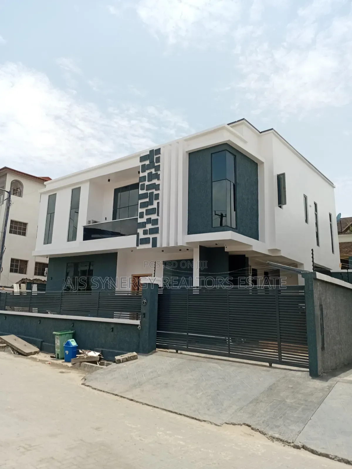 5bdrm Duplex in Osapa london for sale in Osapa london