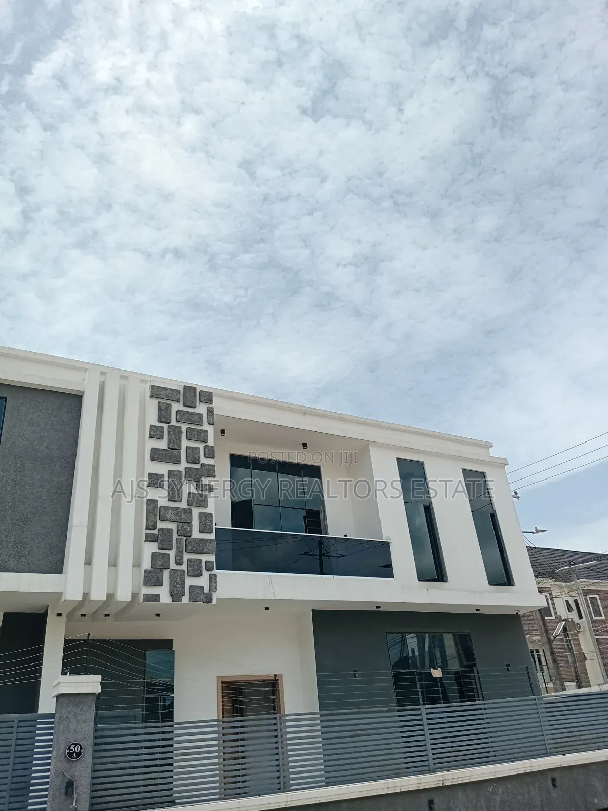 5bdrm Duplex in Osapa london for sale in Osapa london
