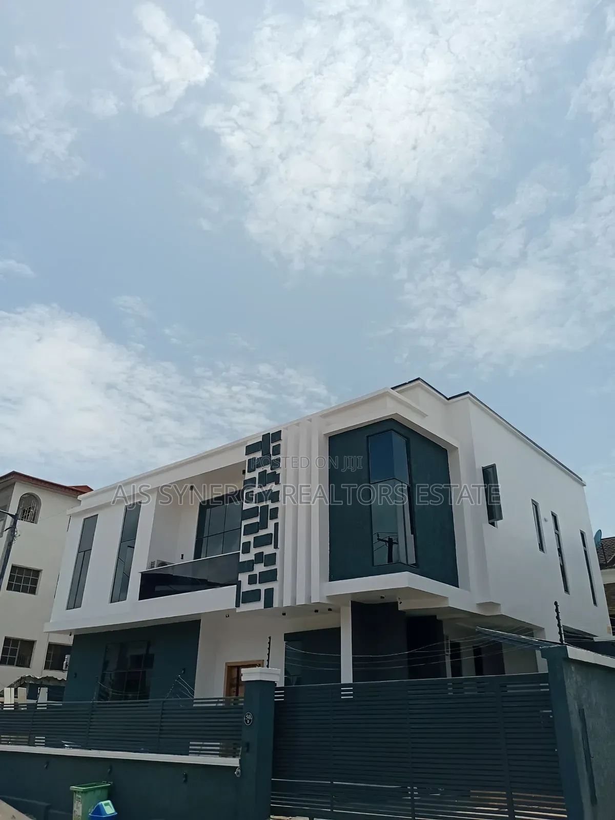 5bdrm Duplex in Osapa london for sale in Osapa london