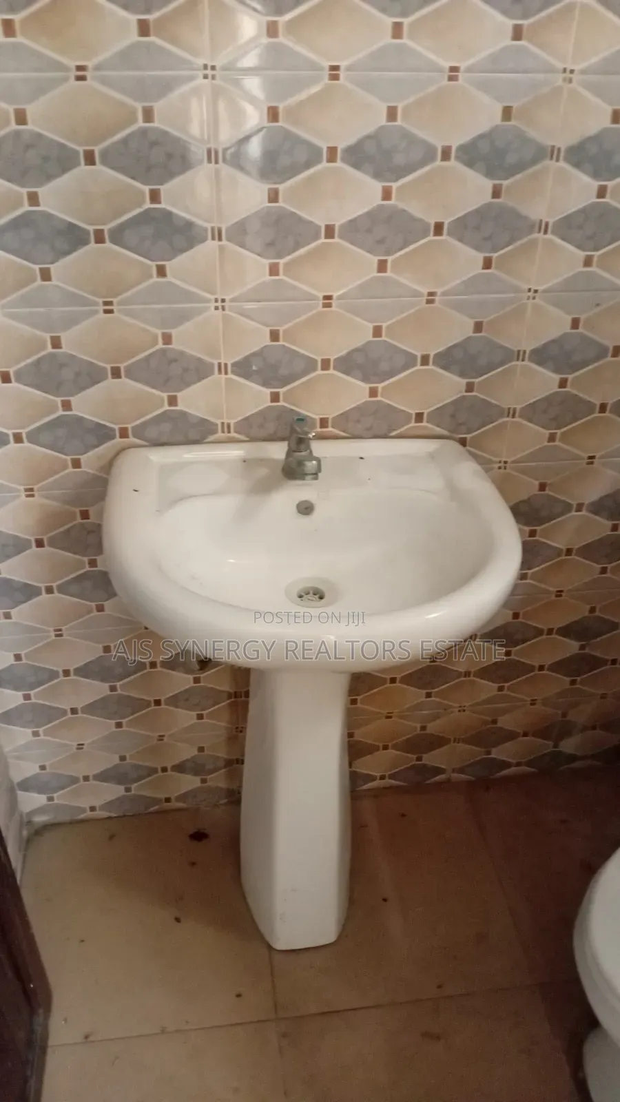 2bdrm Apartment in Osapa london for rent in Osapa london