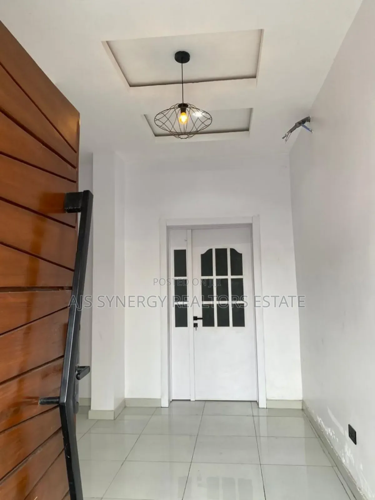 5bdrm Duplex in Chevron for sale in Chevron