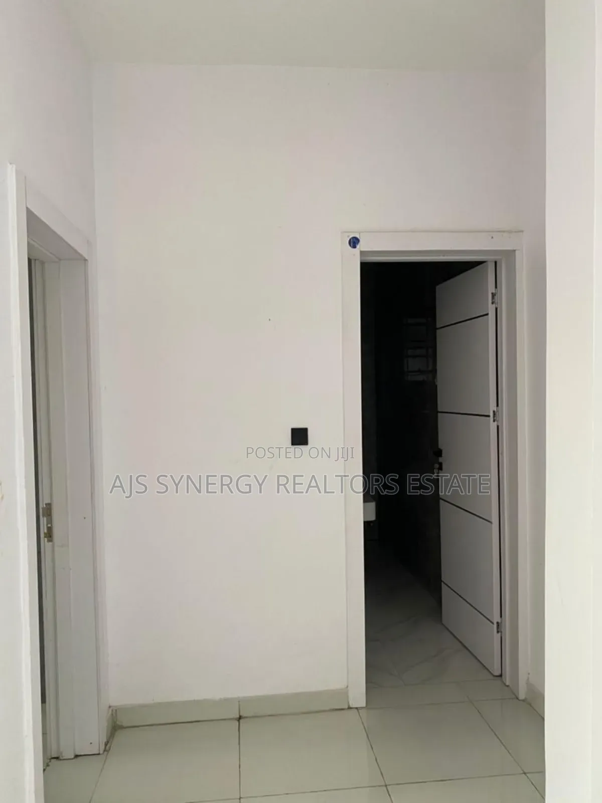 5bdrm Duplex in Chevron for sale in Chevron