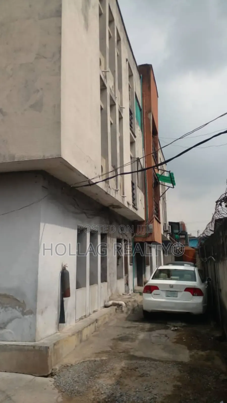 3bdrm Block of Flats in Adelabu for sale in Adelabu