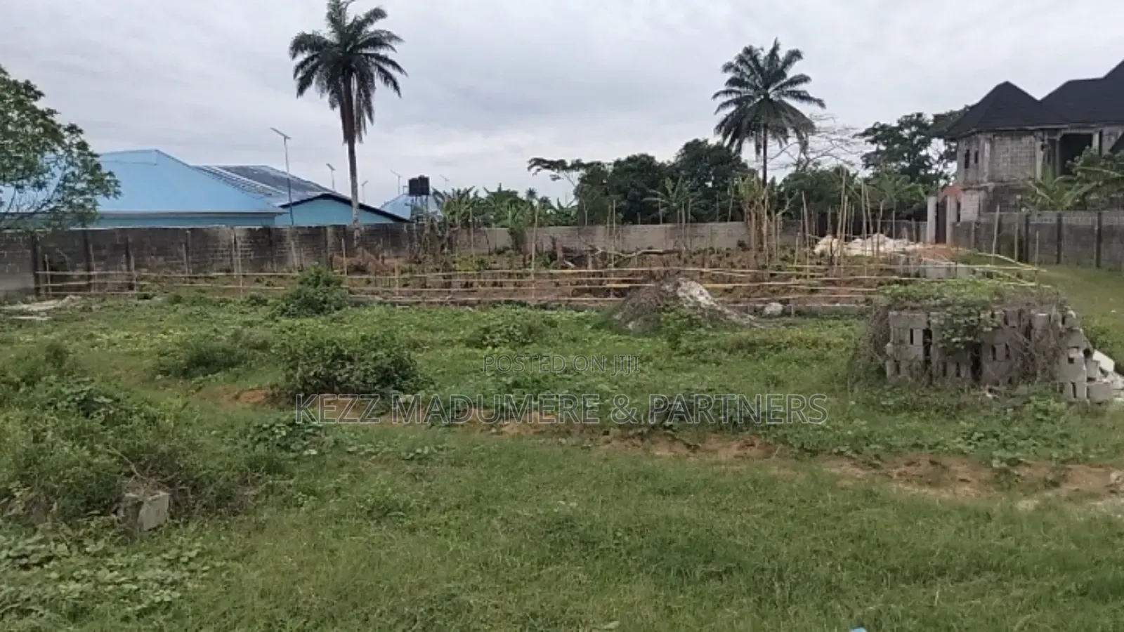 For Sale : 2 1⁄2 Plots Close to Emarid Sch. Eneka Igwuruta , Ph in Eneka