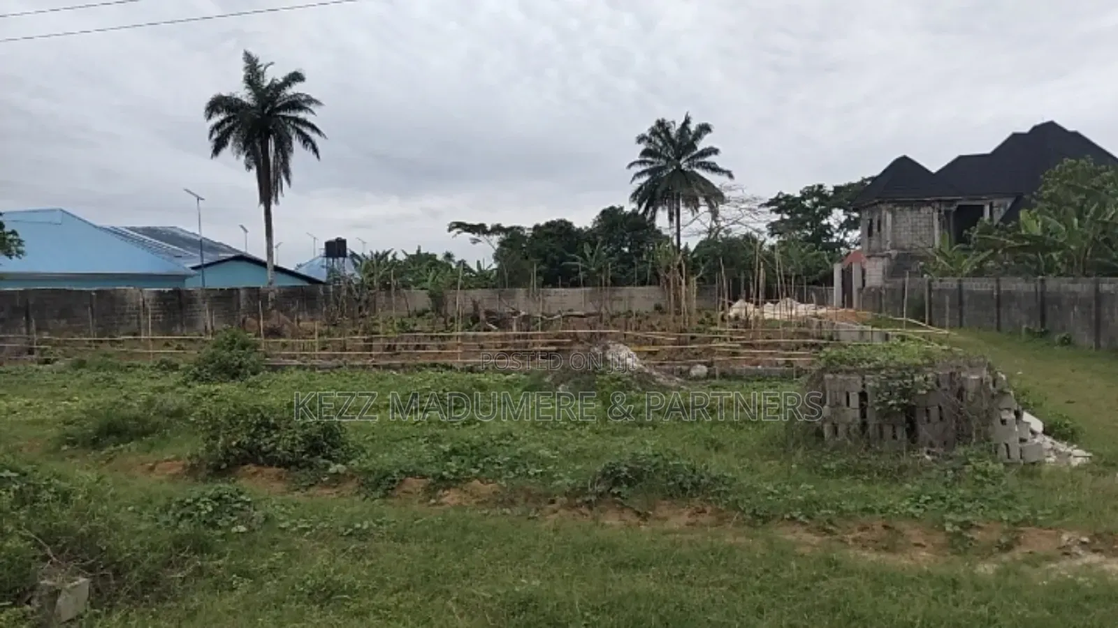 For Sale : 2 1⁄2 Plots Close to Emarid Sch. Eneka Igwuruta , Ph in Eneka