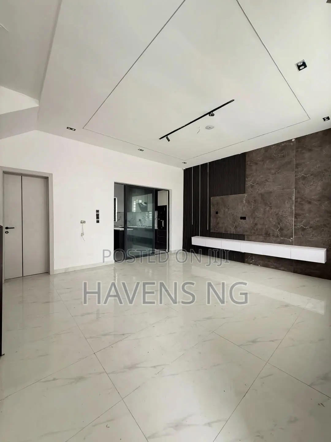4bdrm Duplex in Ikota for sale in Ikota