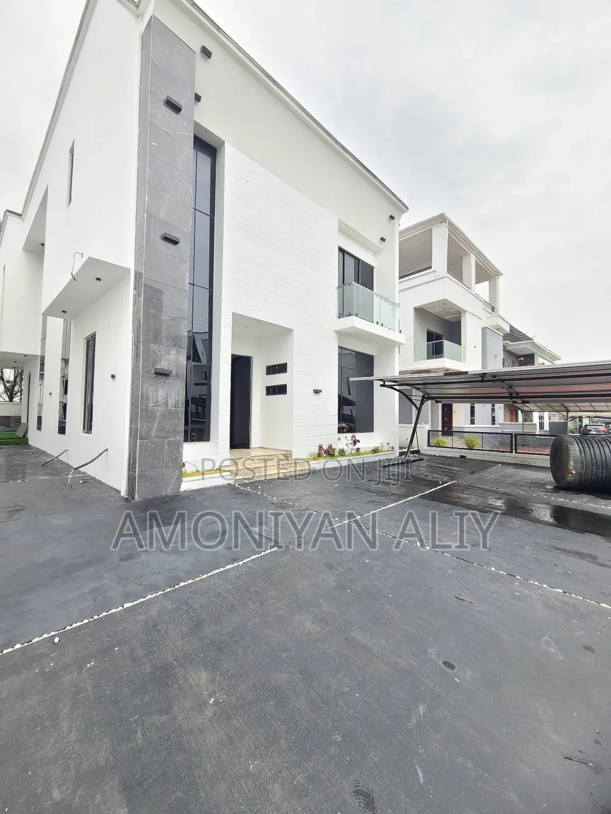 5bdrm Mansion in Megamond Estate, Ikota for sale in Ikota