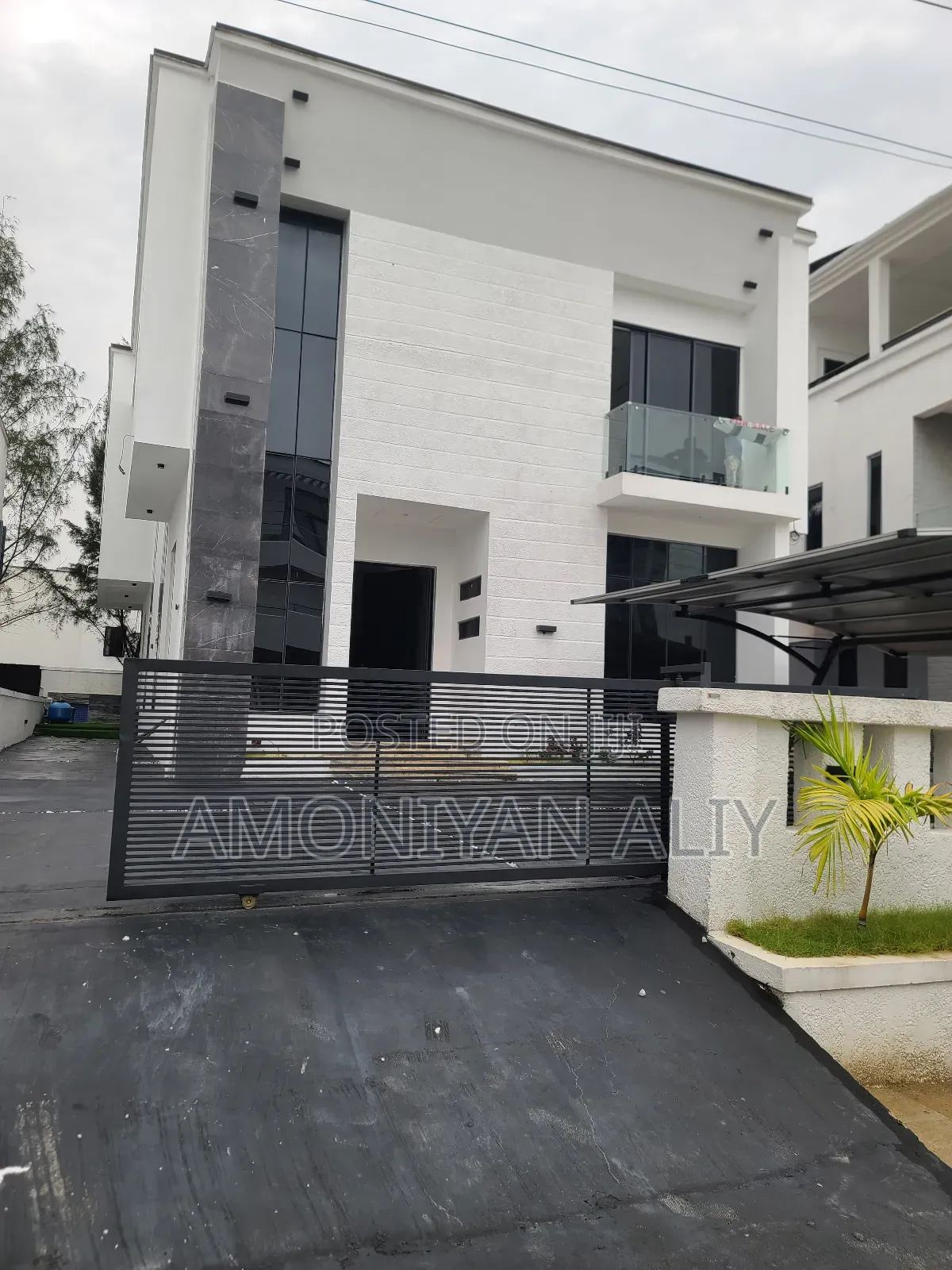 5bdrm Mansion in Megamond Estate, Ikota for sale in Ikota
