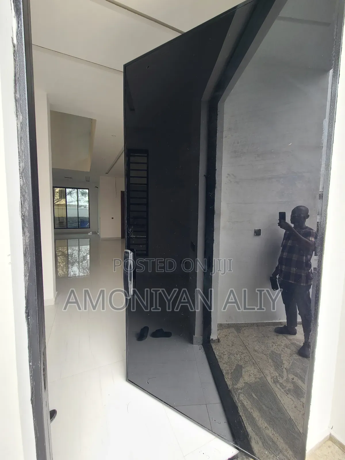 5bdrm Mansion in Megamond Estate, Ikota for sale in Ikota
