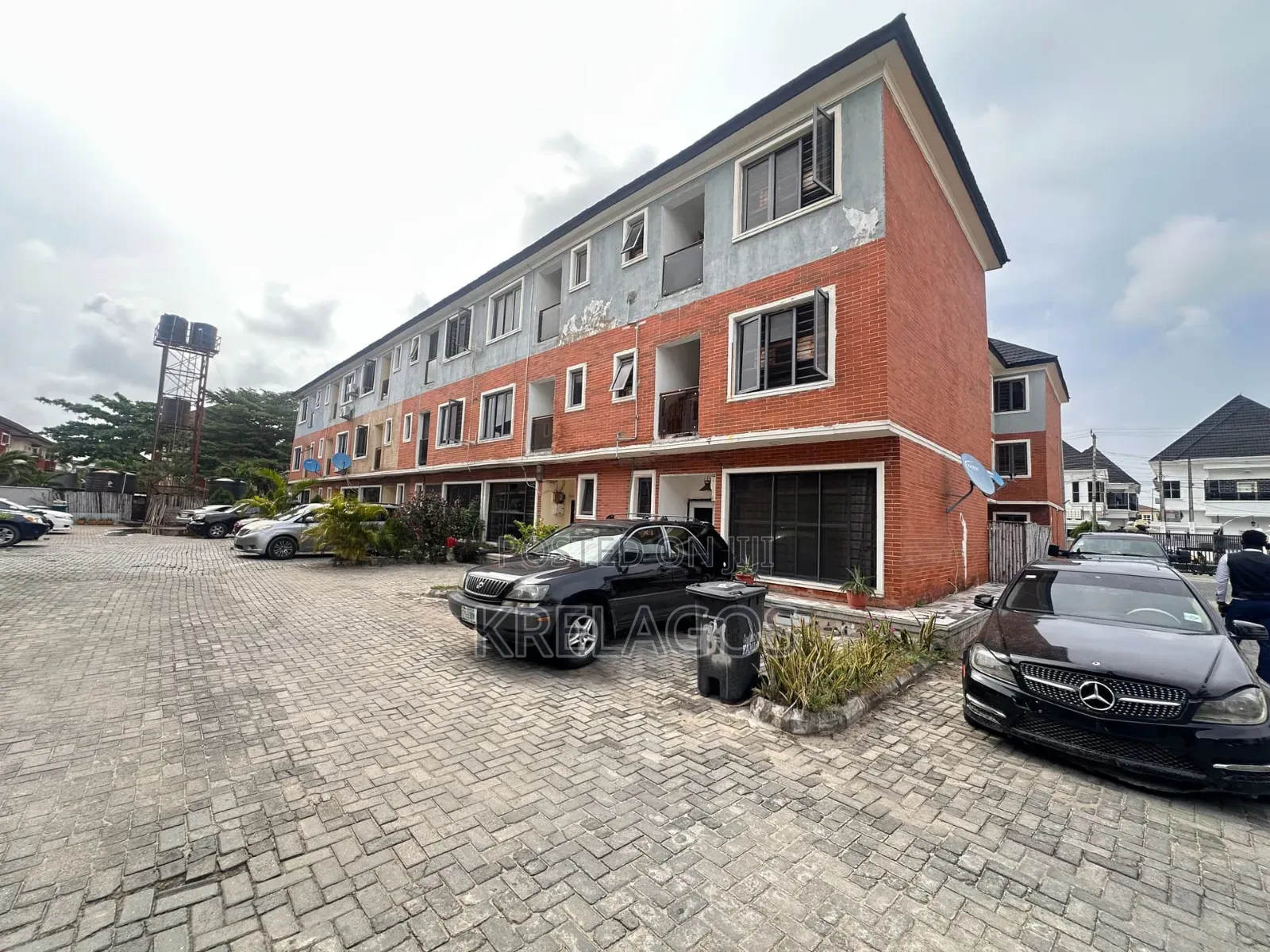 4bdrm Townhouse / Terrace in Osapa london for rent in Osapa london
