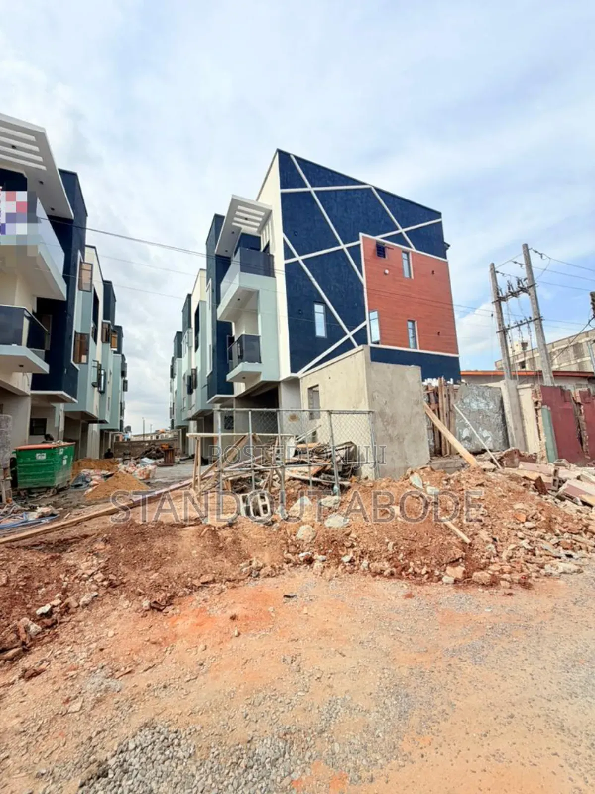 4bdrm Duplex in In An Estate, Oregun for sale in Oregun