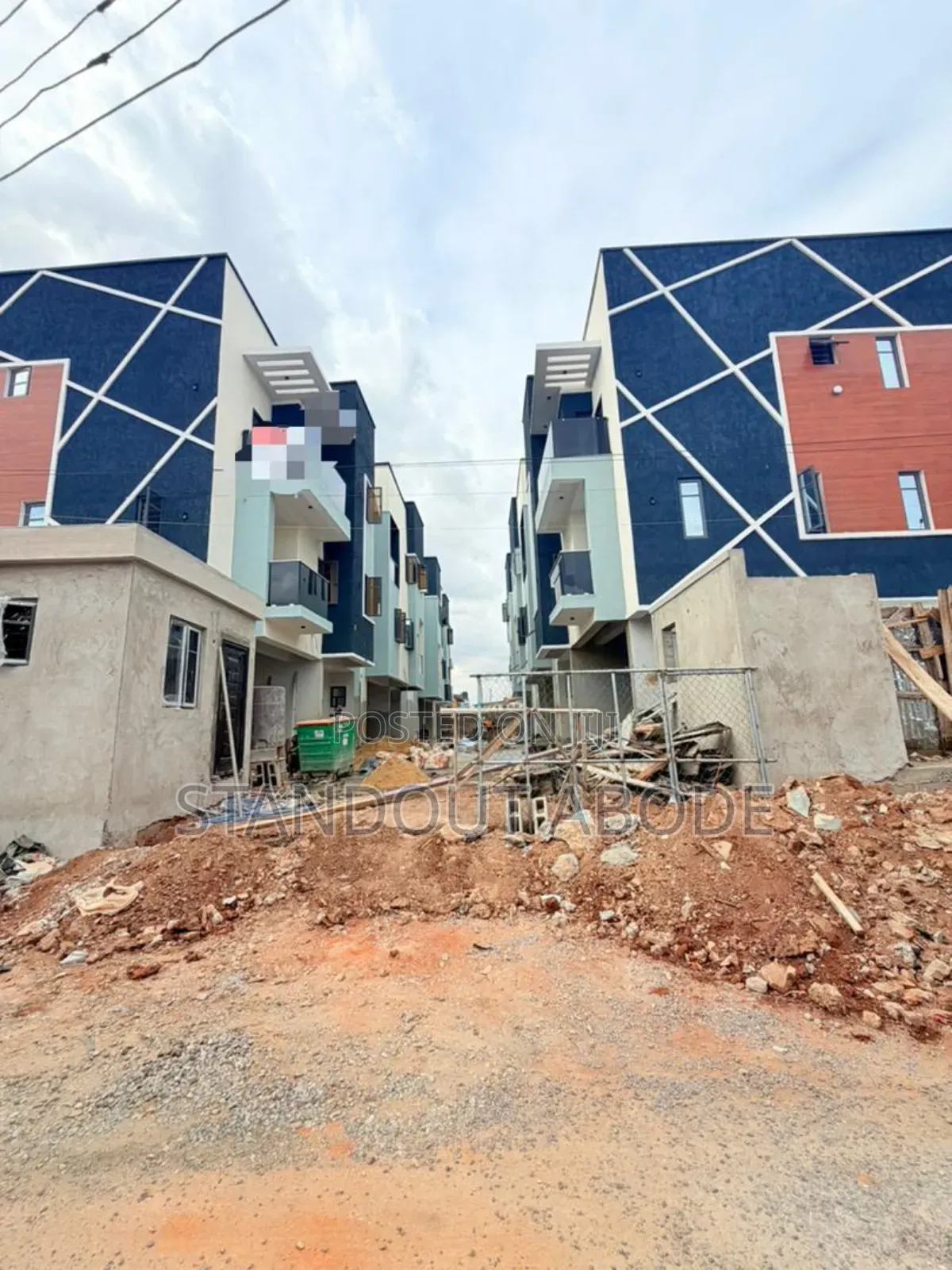 4bdrm Duplex in In An Estate, Oregun for sale in Oregun