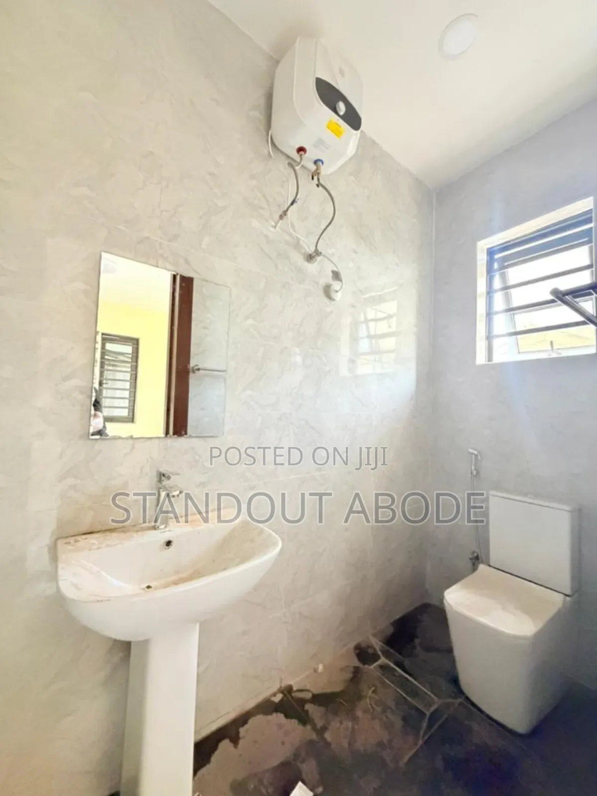 4bdrm Duplex in In An Estate, Oregun for sale in Oregun