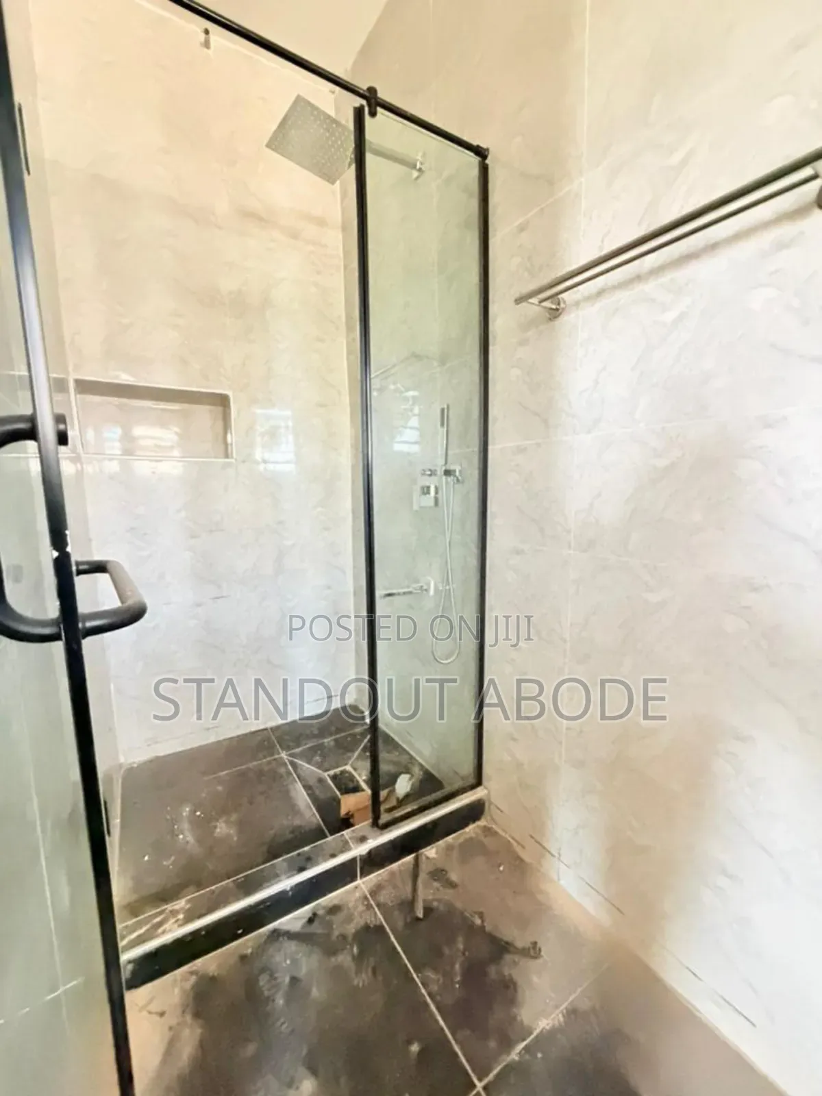 4bdrm Duplex in In An Estate, Oregun for sale in Oregun