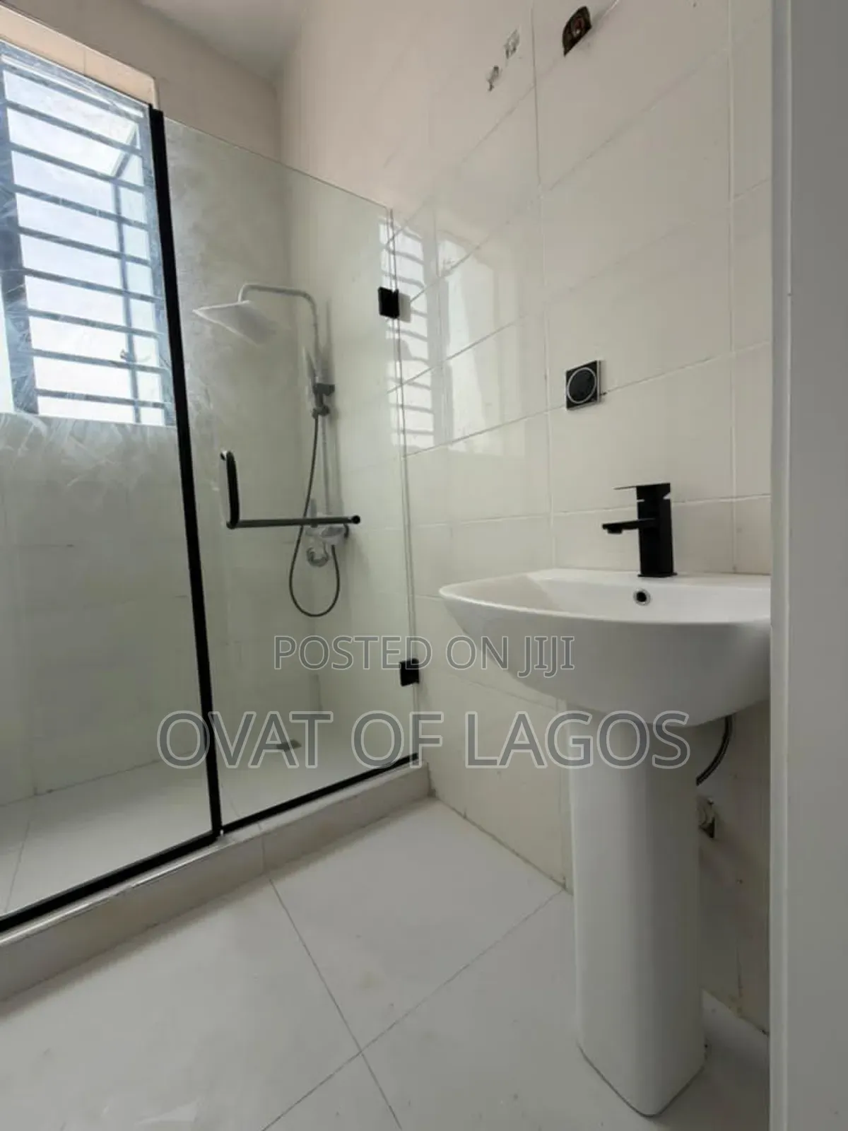 3bdrm Duplex in Ikota for sale in Ikota