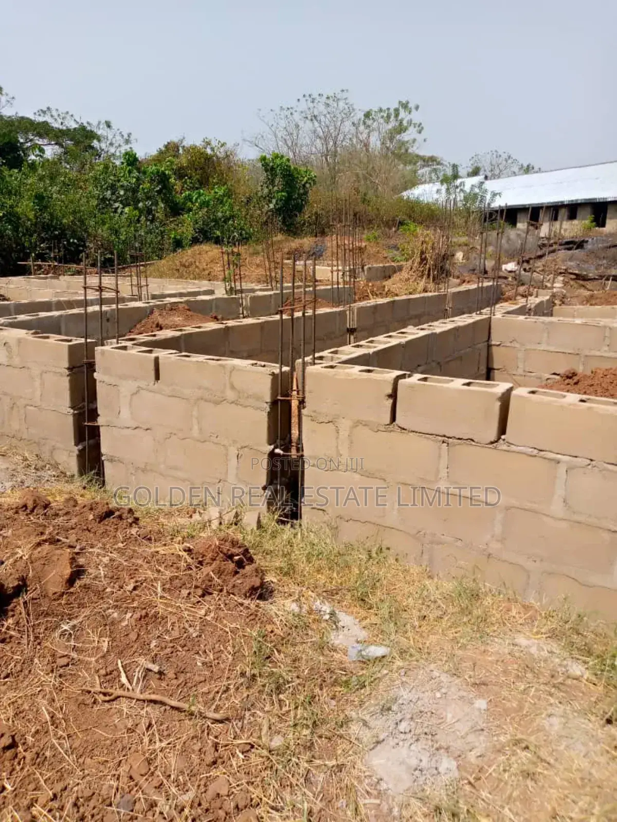 Uncompleted 10 Rooms Self Contain Hostel At Oye Ekiti in Oye