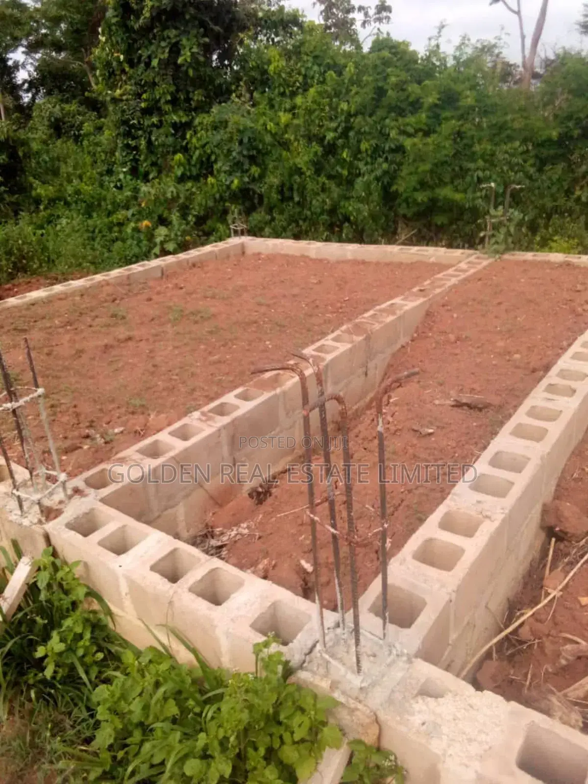 Uncompleted 10 Rooms Self Contain Hostel At Oye Ekiti in Oye