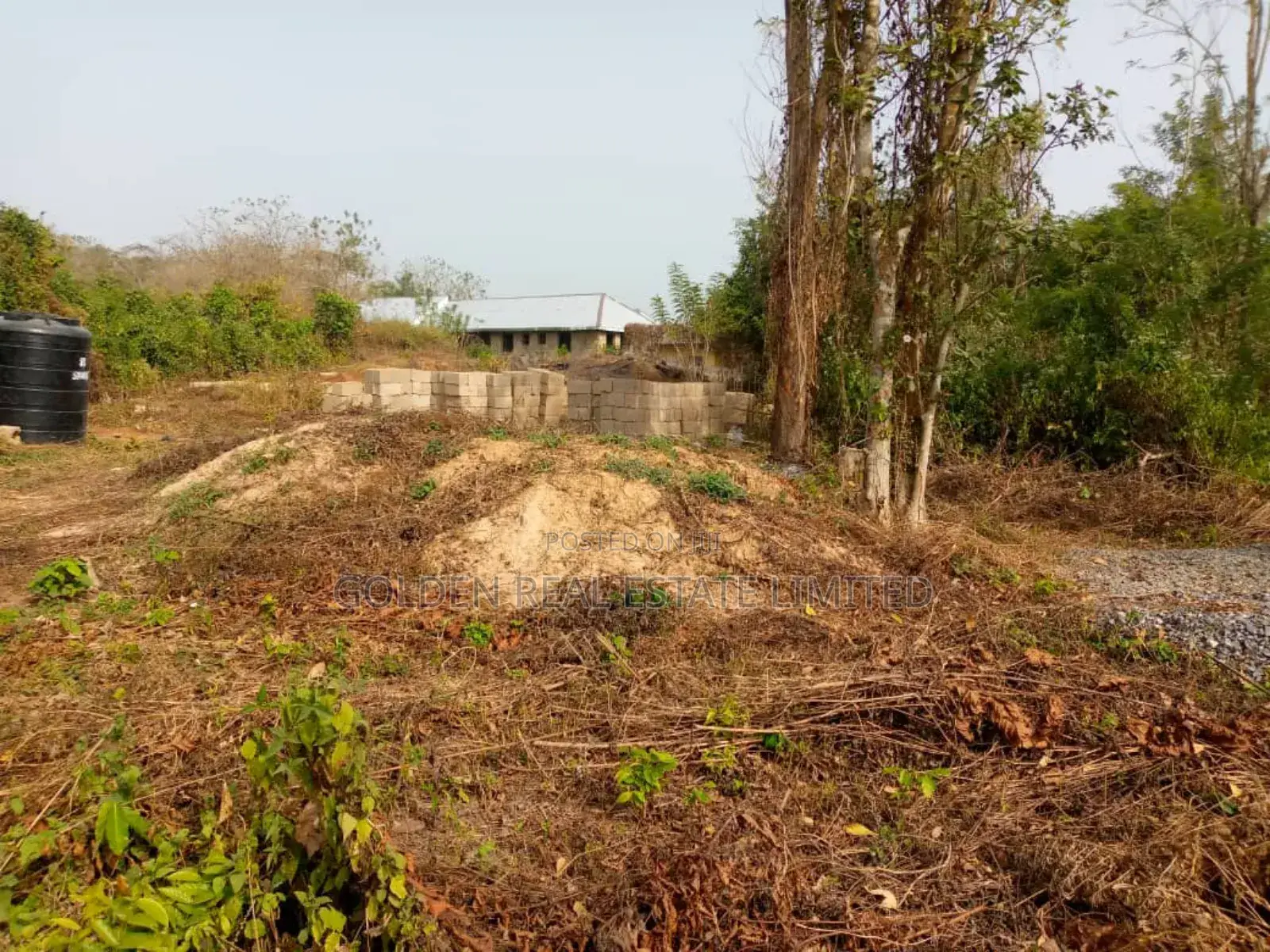 Uncompleted 10 Rooms Self Contain Hostel At Oye Ekiti in Oye
