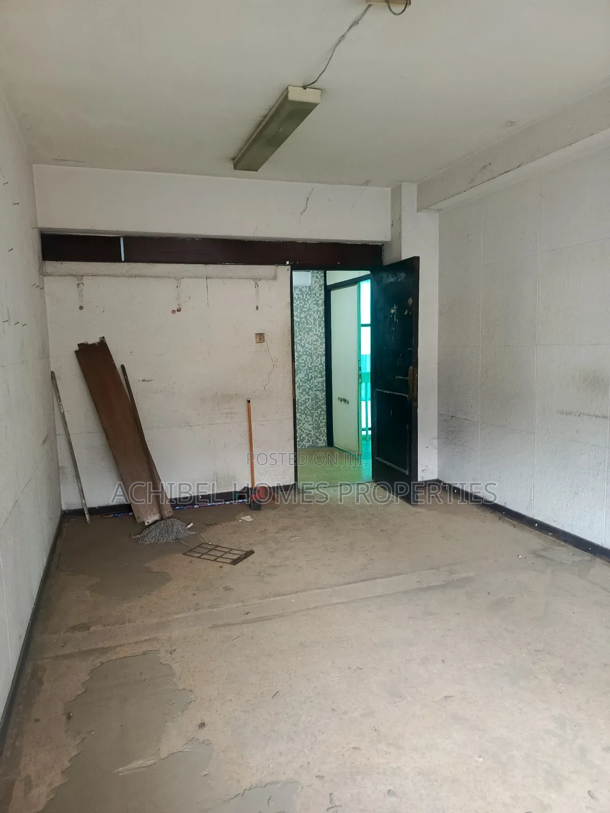 A 17 Square Meter Office Near Marina in Lagos Island / Lagos Island