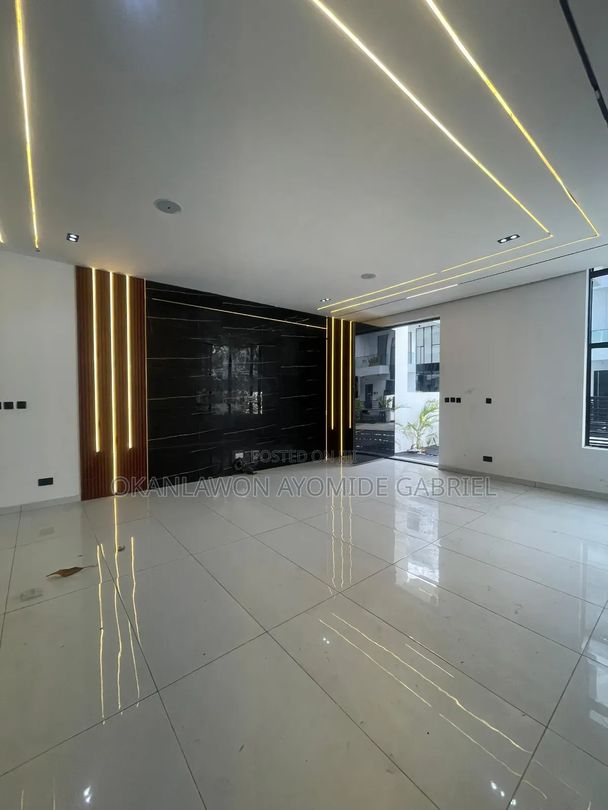 4bdrm Duplex in Chevron for sale in Chevron