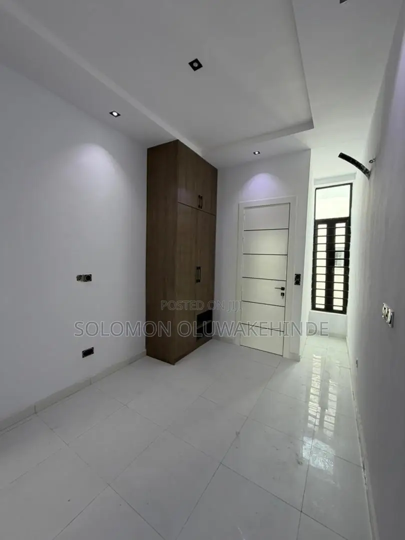 3bdrm Duplex in Ikota for sale in Ikota