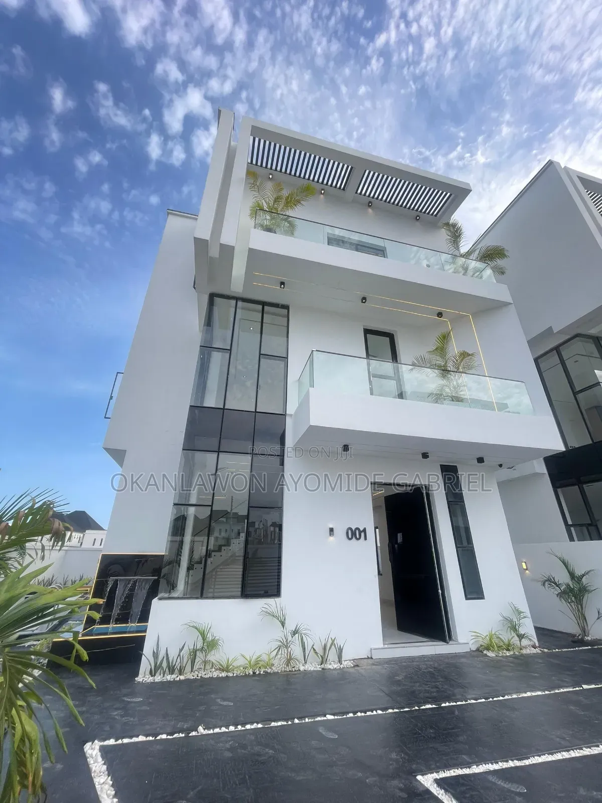 5bdrm Duplex in Chevron for sale in Chevron