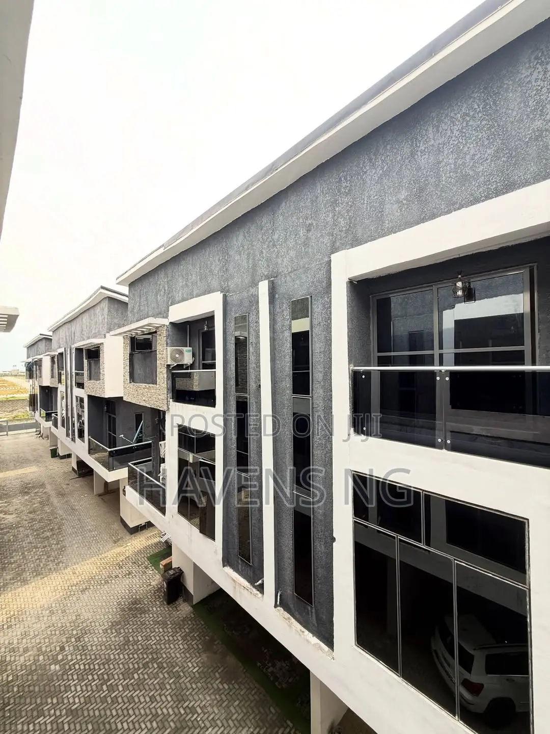 5bdrm Townhouse/Terrace in Lekki Phase 2 for sale in Lekki Phase 2