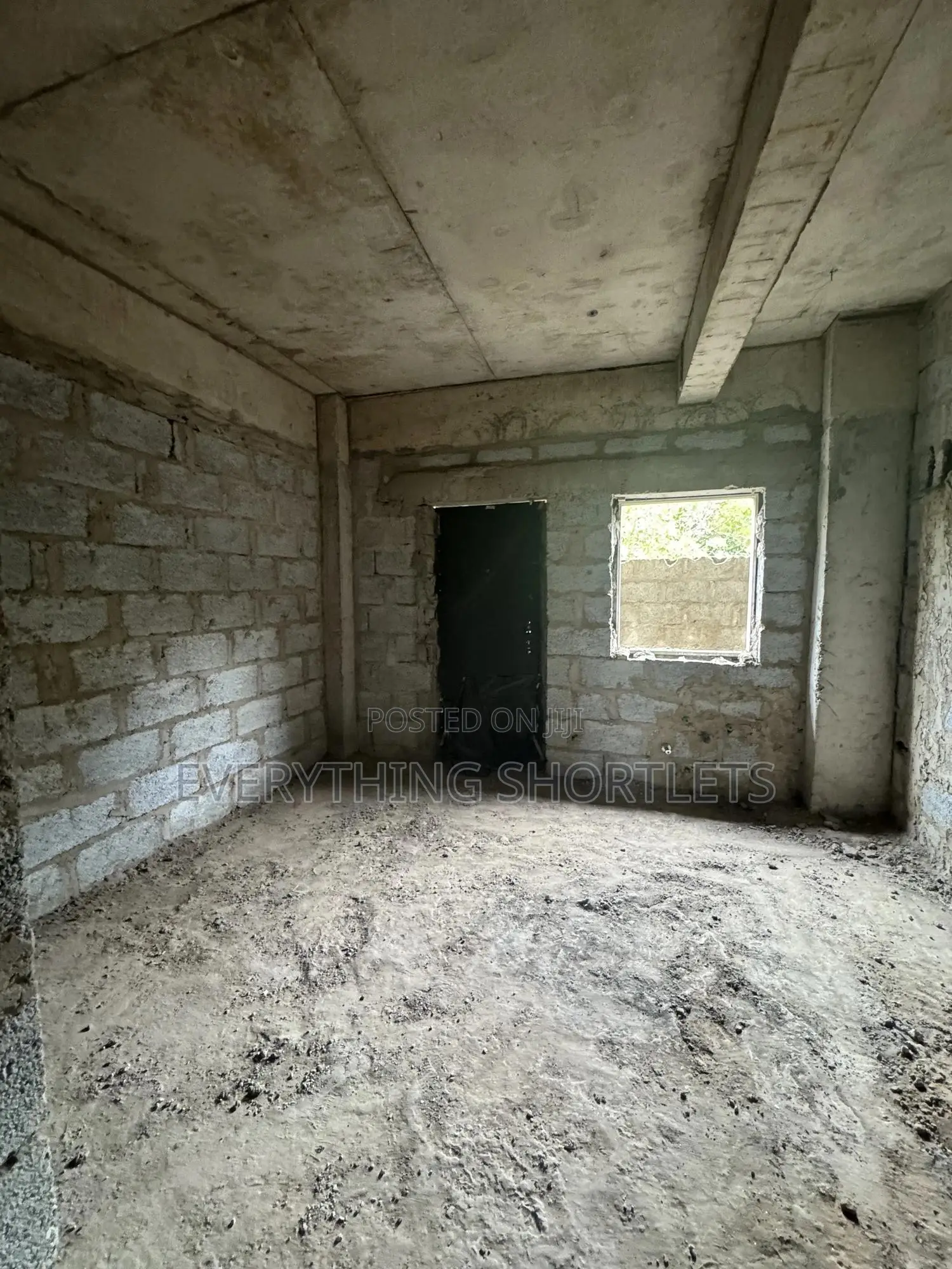 5bdrm Duplex in Kaura for sale in Kaura