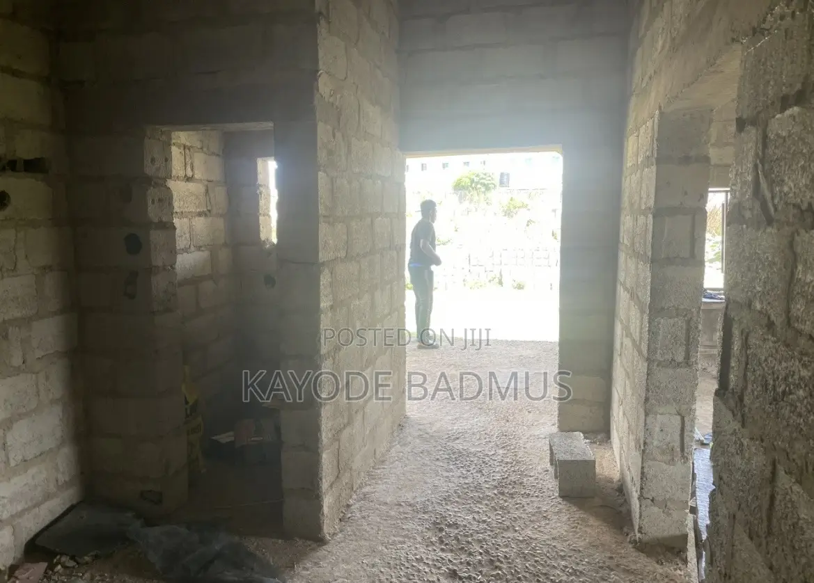 3bdrm Apartment in Goshen, Sabon Lugbe for sale in Sabon Lugbe