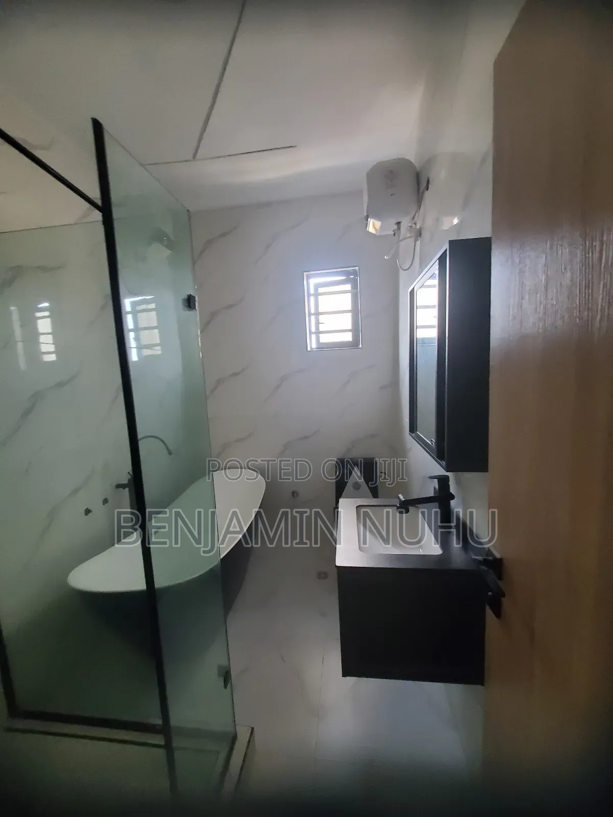 5bdrm Duplex in In A Secure Estate @ for sale in Olokonla