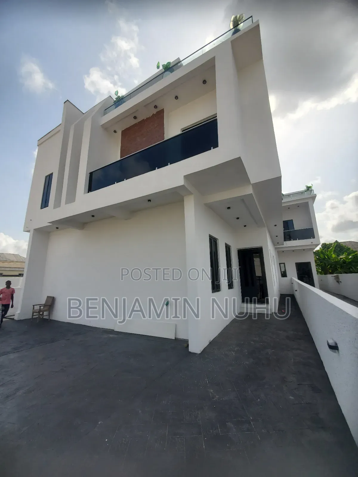 5bdrm Duplex in In A Secure Estate @ for sale in Olokonla