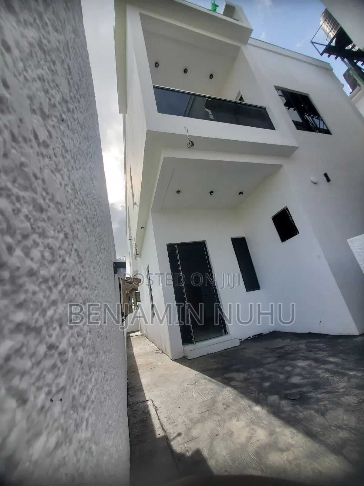 4bdrm Duplex in In Secure Estate @ for sale in Olokonla