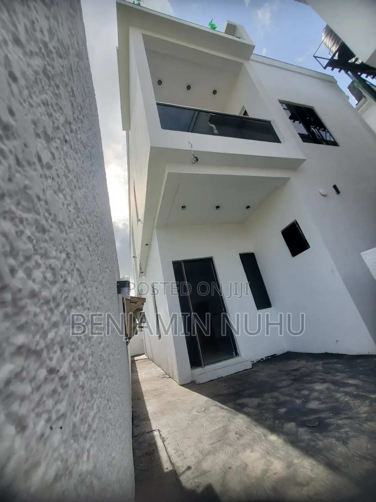 4bdrm Duplex in In Secure Estate @ for sale in Olokonla