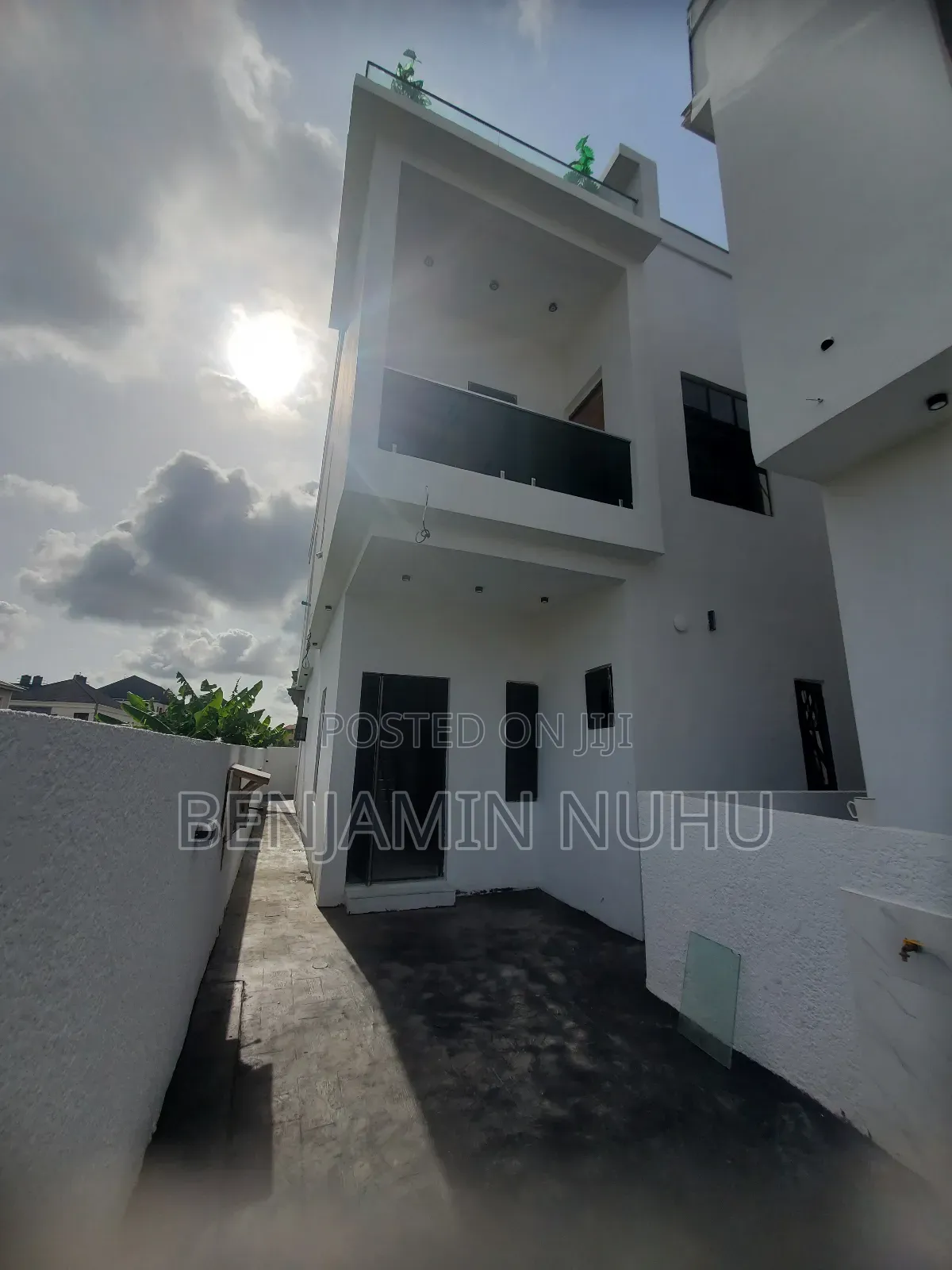 4bdrm Duplex in In Secure Estate @ for sale in Olokonla