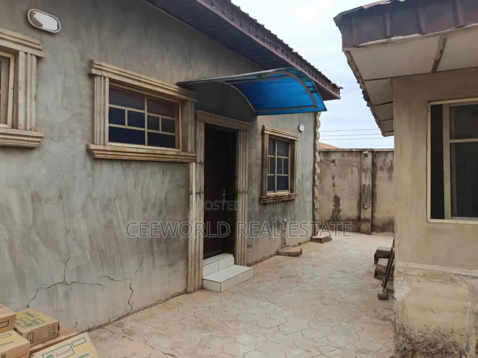 2bdrm Apartment in Akatapa Ologuneru for rent in Ologuneru