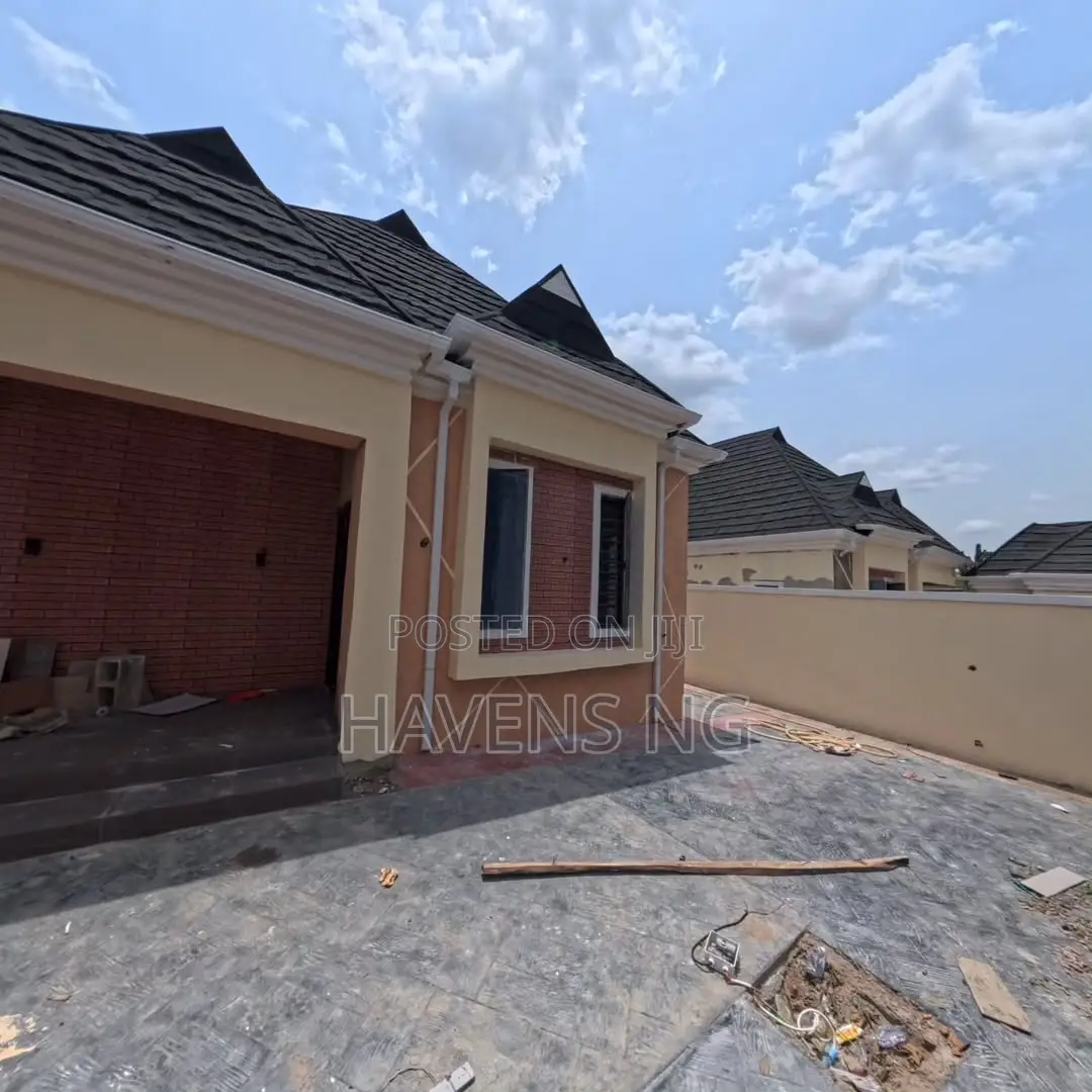 3bdrm Bungalow in Ologuneru for sale in Ologuneru