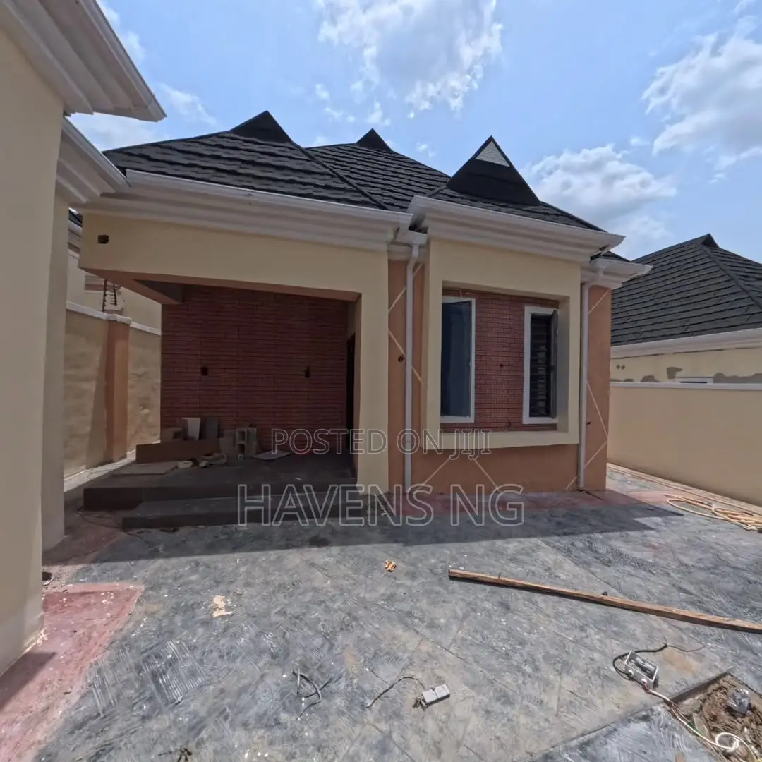 3bdrm Bungalow in Ologuneru for sale in Ologuneru