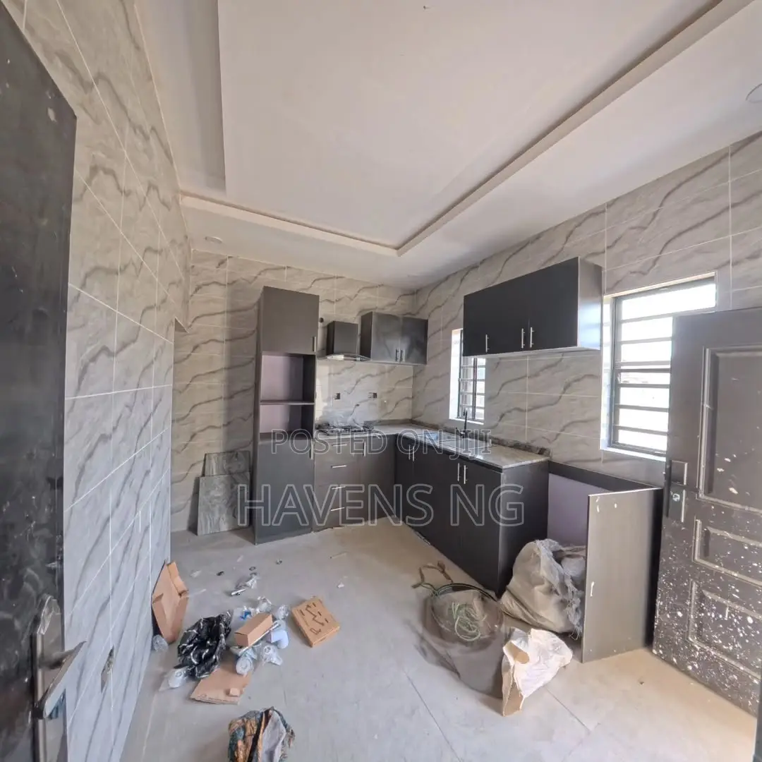 3bdrm Bungalow in Ologuneru for sale in Ologuneru