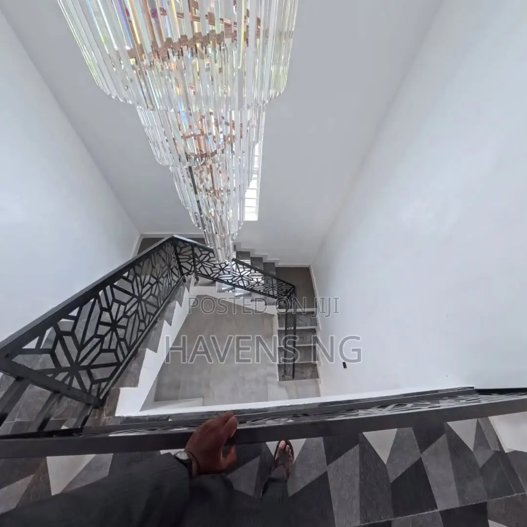 5bdrm Duplex in Dss Quarters Estate, Jericho for sale in Jericho