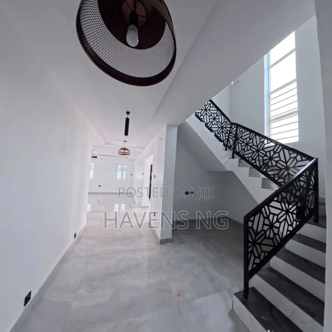 5bdrm Duplex in Dss Quarters Estate, Jericho for sale in Jericho