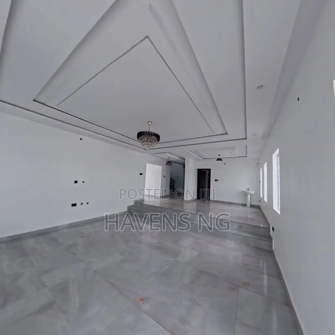 5bdrm Duplex in Dss Quarters Estate, Jericho for sale in Jericho