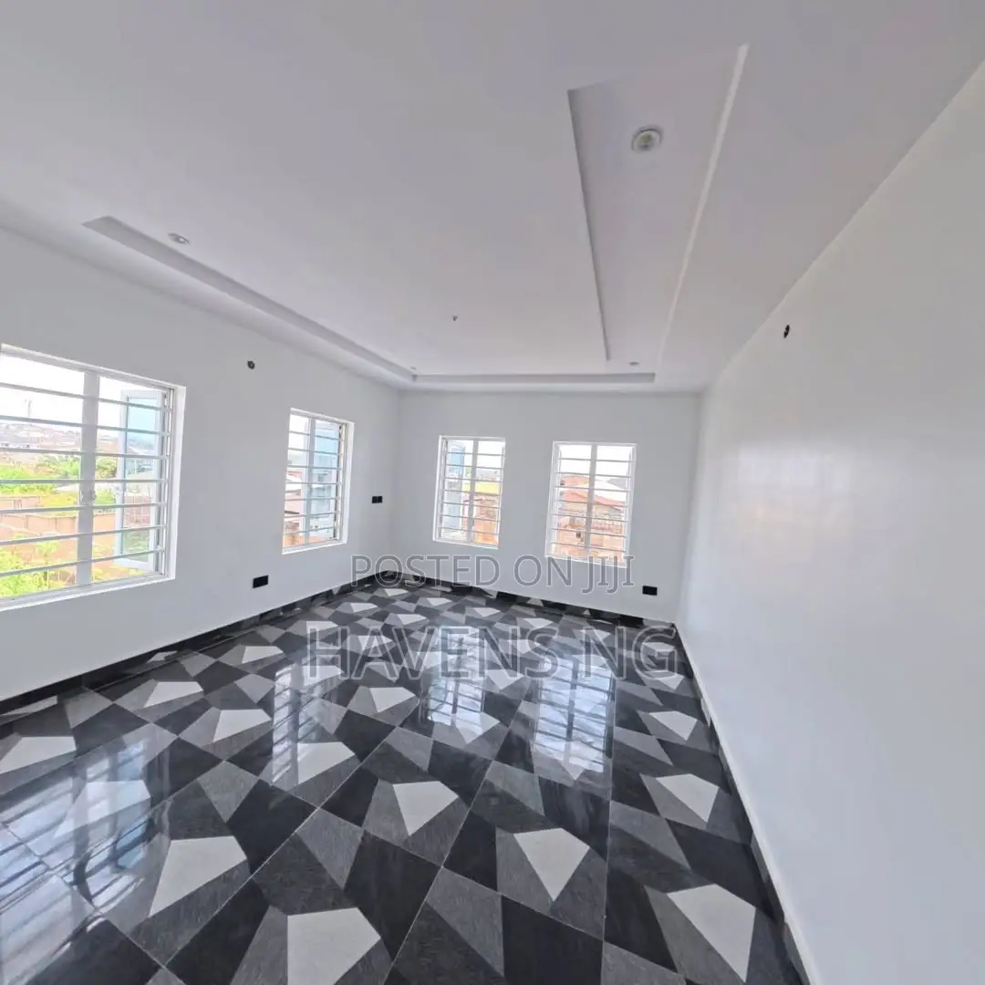 5bdrm Duplex in Dss Quarters Estate, Jericho for sale in Jericho