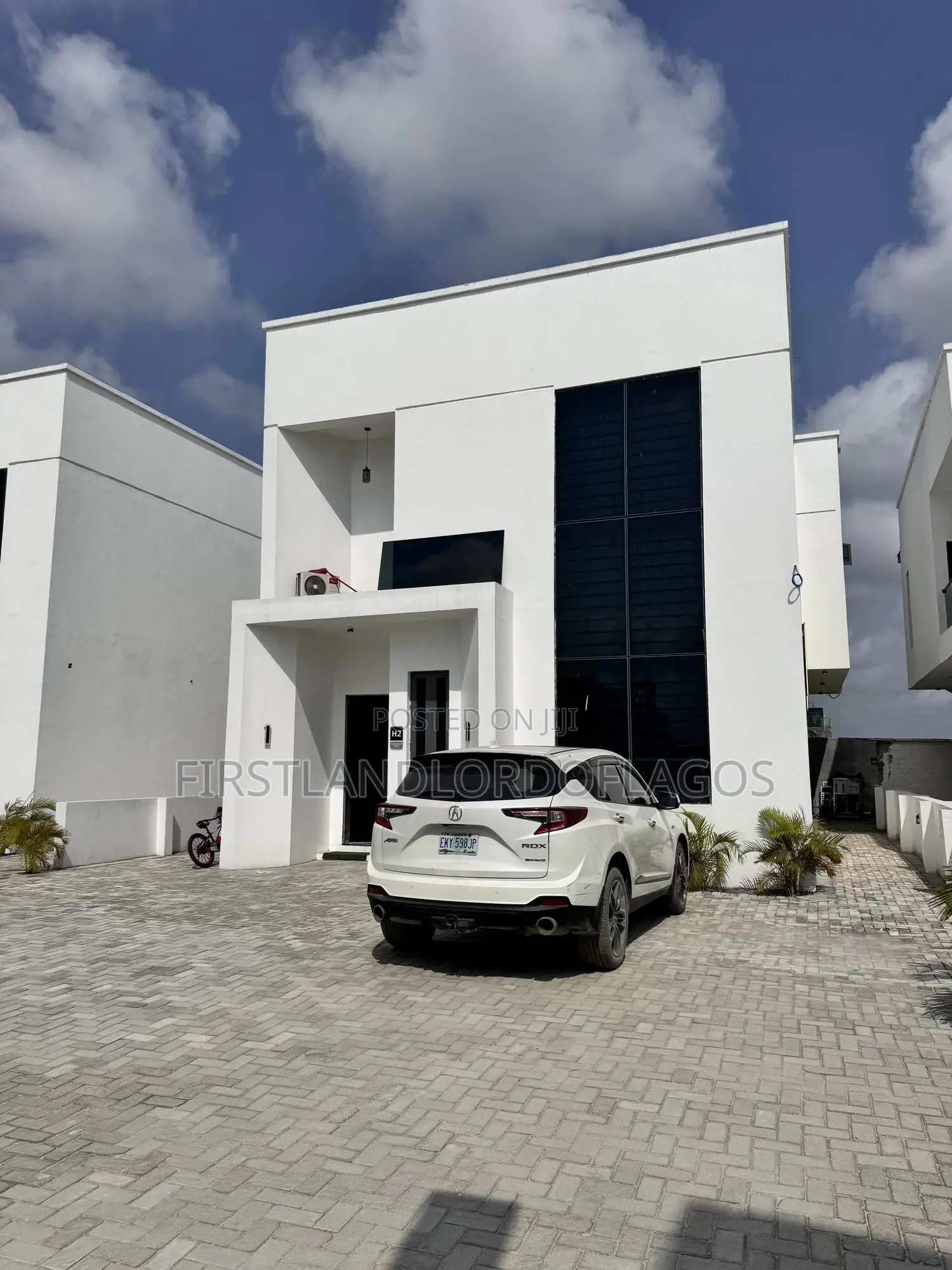 Civic Residence in Ogombo