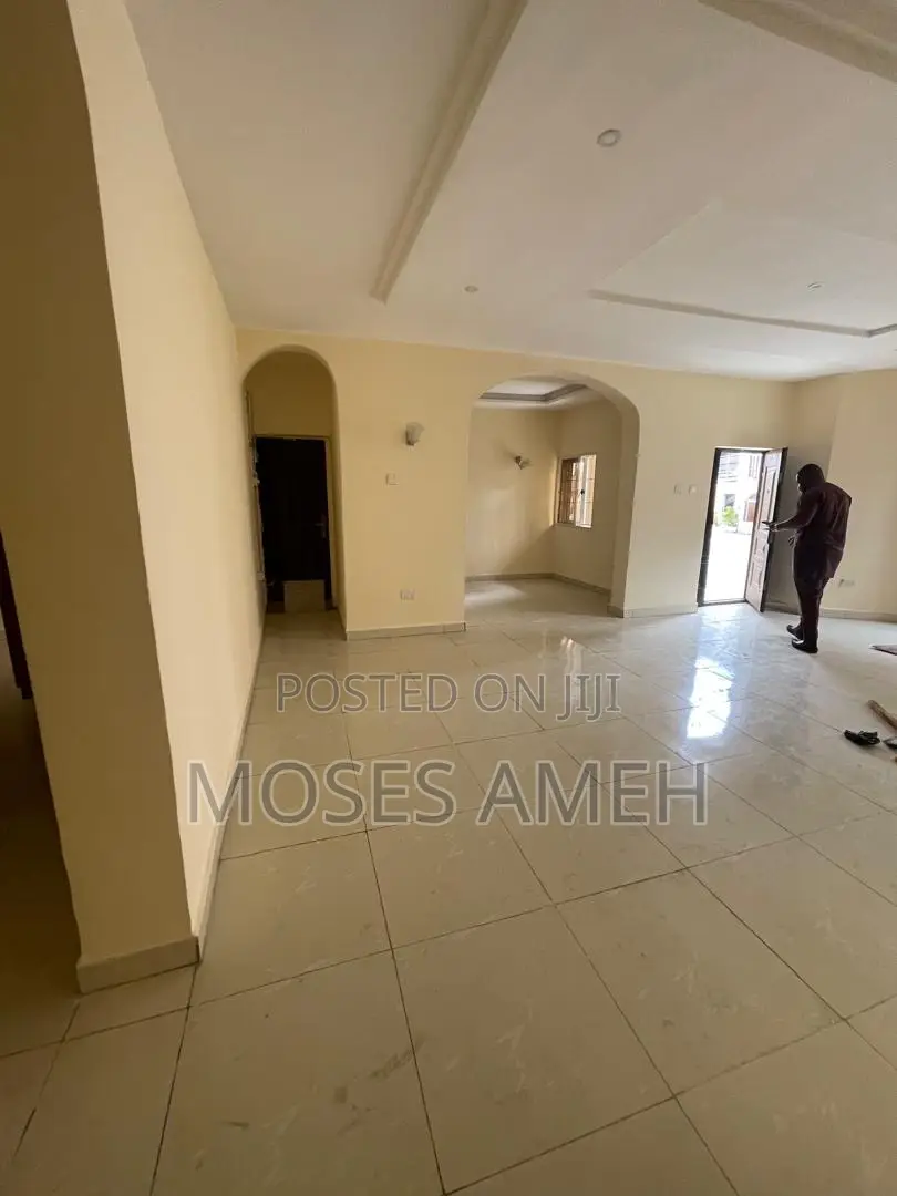 3bdrm Block of Flats in Wuye for rent in Wuye
