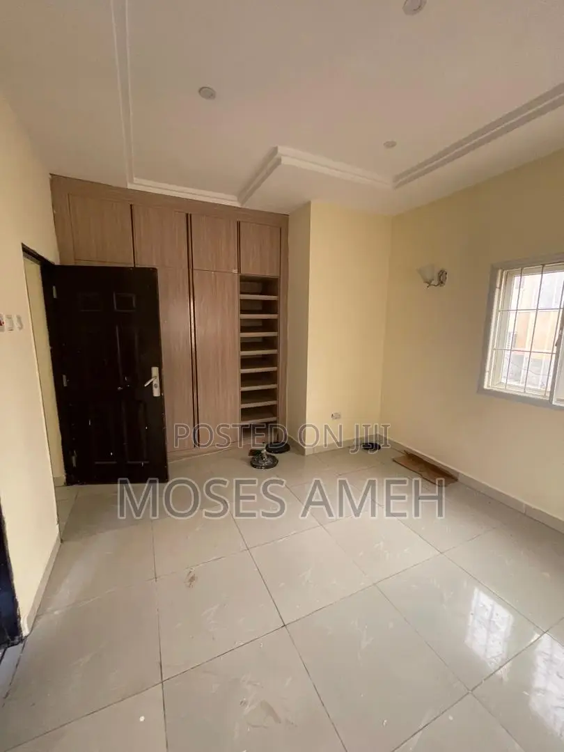 3bdrm Block of Flats in Wuye for rent in Wuye